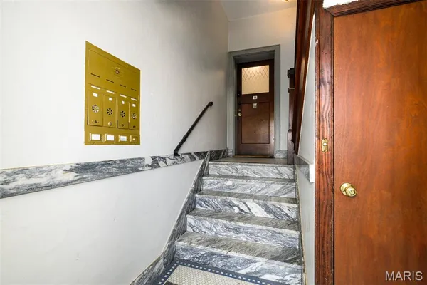 $300,000 | 6636 San Bonita Avenue, Unit 1E, Clayton, MO 63105