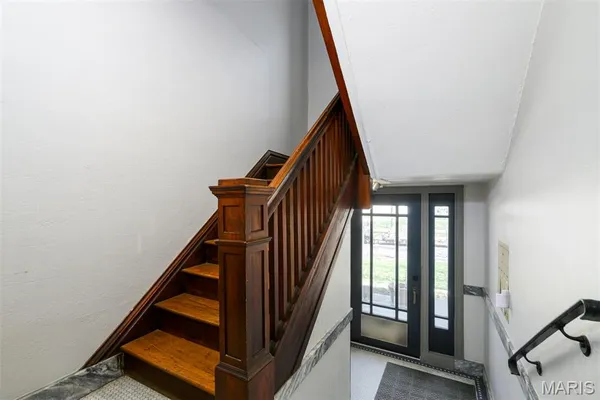 $300,000 | 6636 San Bonita Avenue, Unit 1E, Clayton, MO 63105