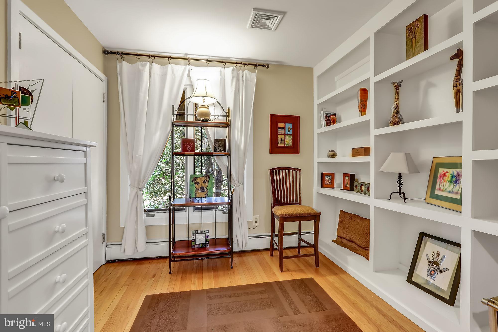 5127 New Road New Hope, PA 18938 - Photo 31 of 37 3rd bedroom with built ins
