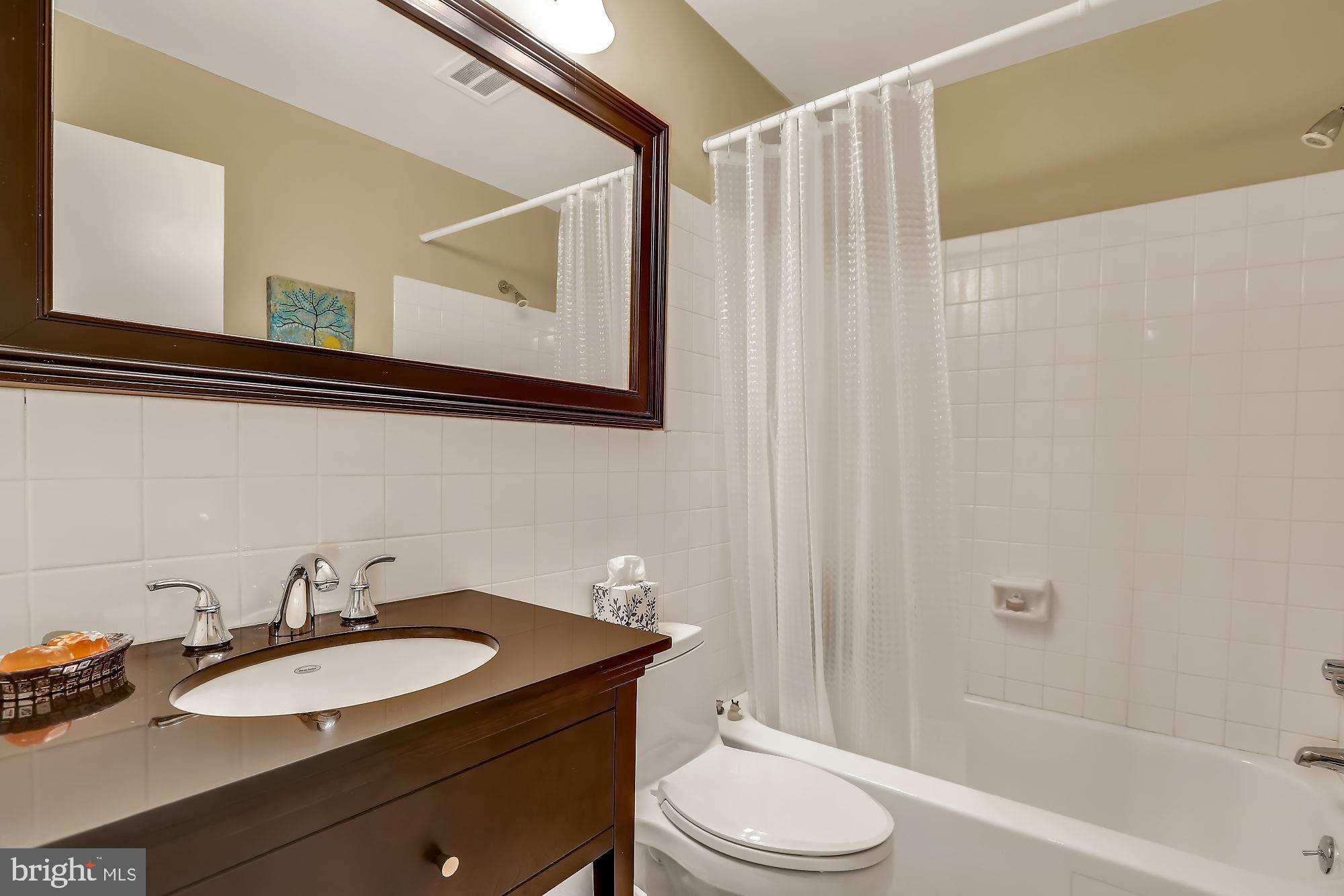 5127 New Road New Hope, PA 18938 - Photo 32 of 37 Hall full bathroom - tub and shower