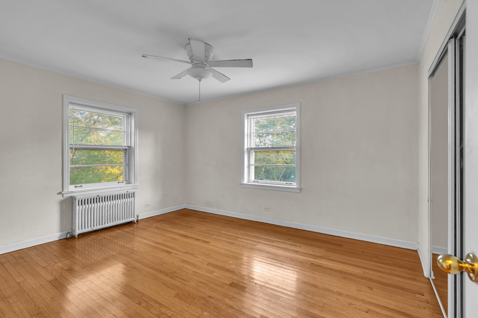 530 Michigan Avenue, Unit 3E Evanston, IL 60202 - Photo 11 of 19 wooden floor in an empty room with a window