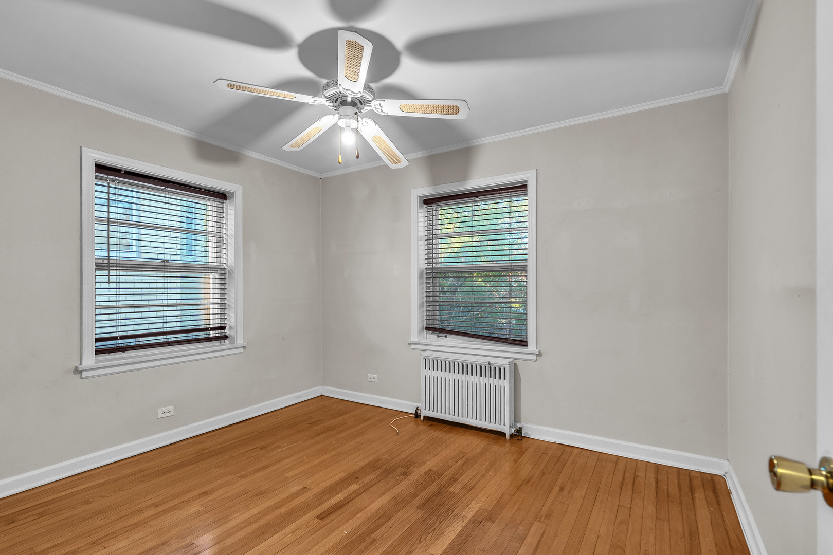 530 Michigan Avenue, Unit 3E Evanston, IL 60202 - Photo 12 of 19 an empty room with wooden floor fan and windows