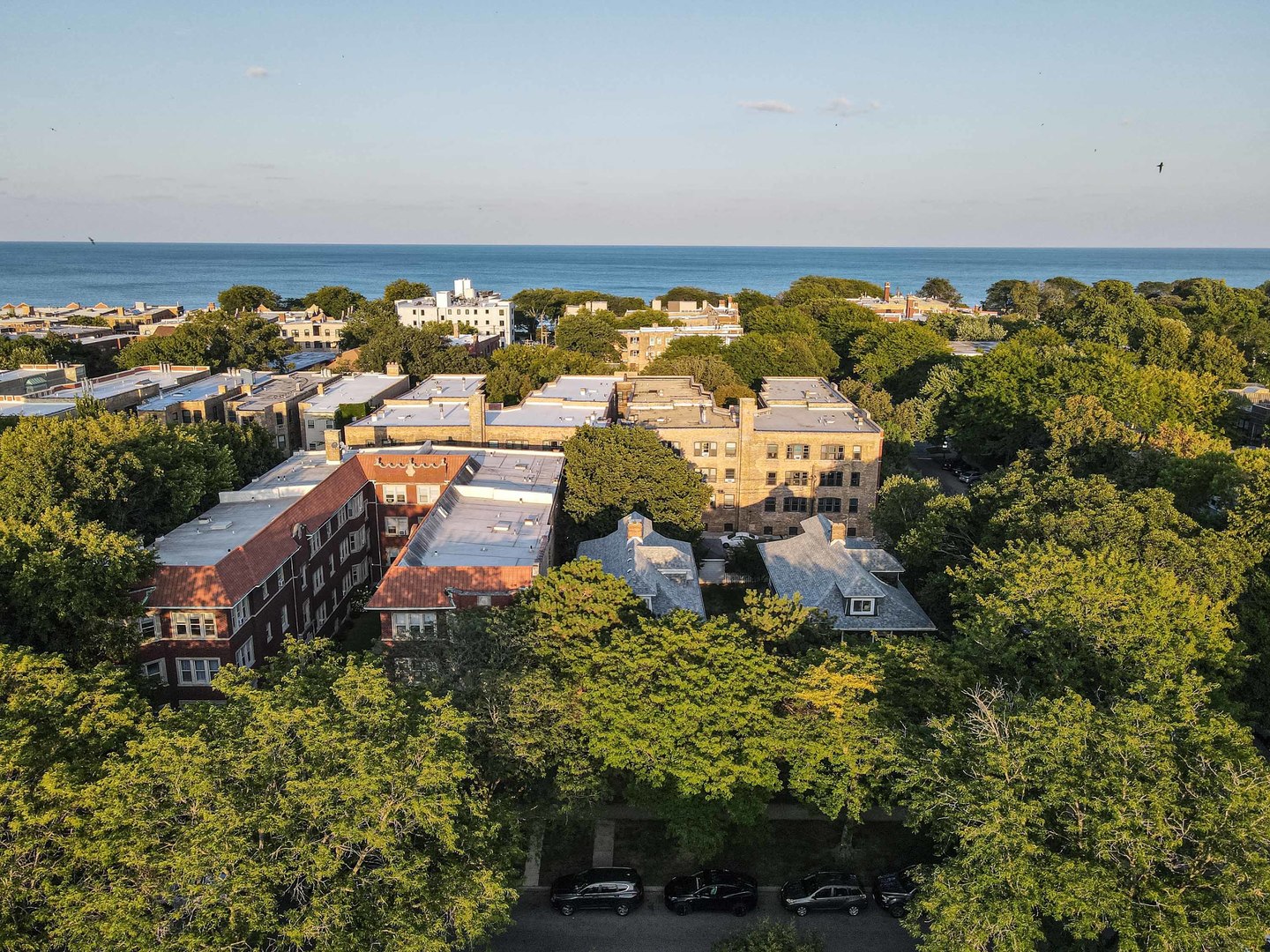 530 Michigan Avenue, Unit 3E Evanston, IL 60202 - Photo 17 of 19 an aerial view of multiple house