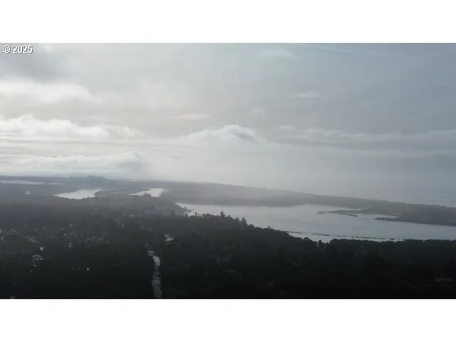 $349,500 | 87987 Woodlands Drive, Florence, OR 97439