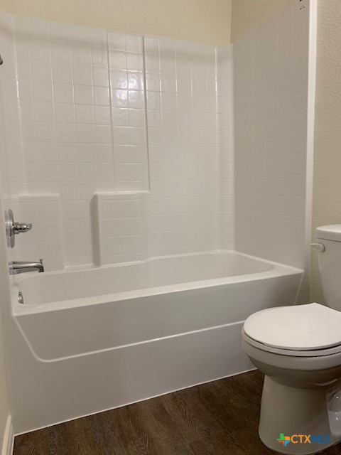 279 Olaf Drive Temple, TX 76504 - Photo 8 of 14 a bathroom with a toilet and a bathtub