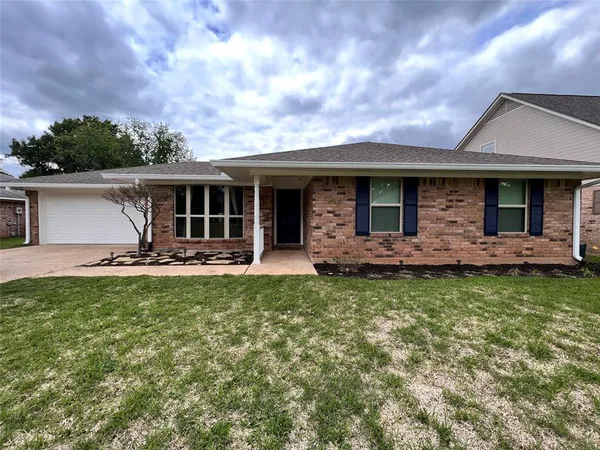 $2,200 | 7642 Chesapeake Drive, Shreveport, LA 71105