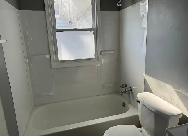 $800 | 505 West Ruth Avenue, Flint, MI 48505