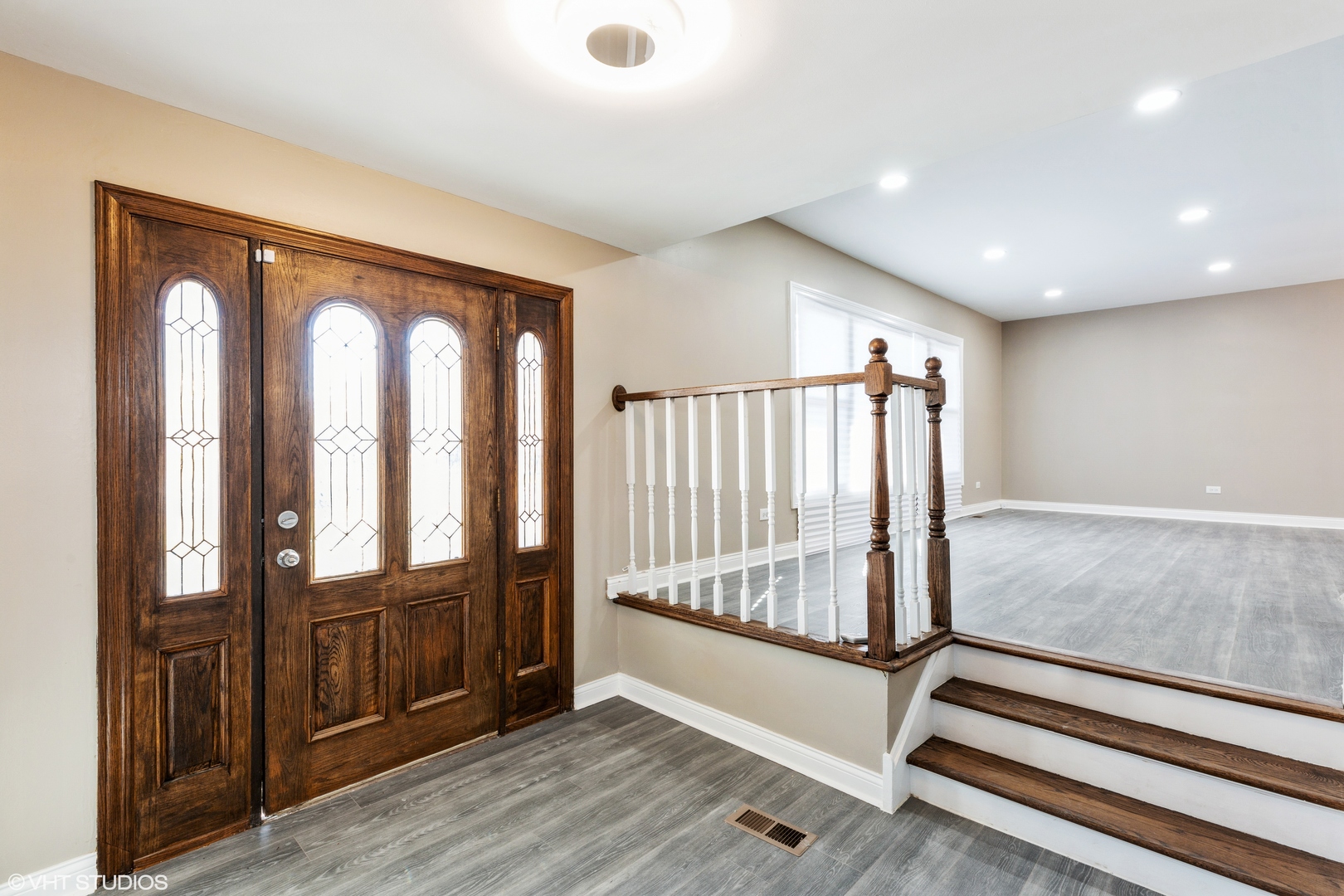 17618 Maple Avenue Country Club Hills, IL 60478 - Photo 2 of 14 a view of entryway with wooden floor