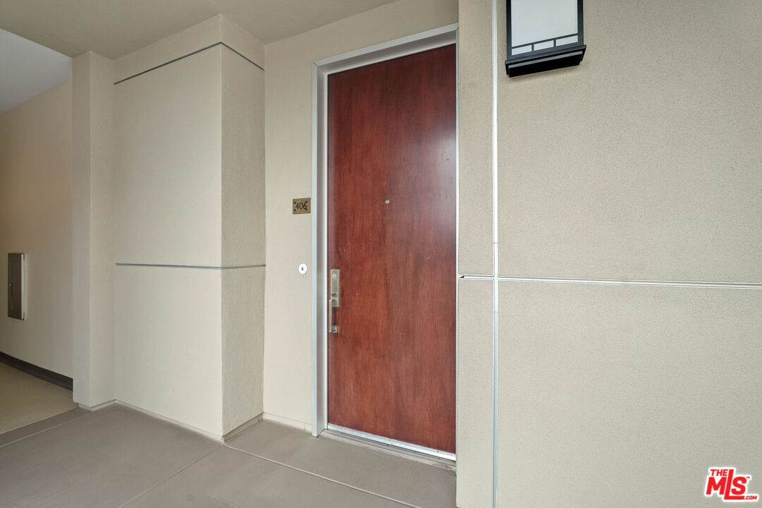 402 Rockefeller, Unit 406 Irvine, CA 92612 - Photo 3 of 33 a view of a small space