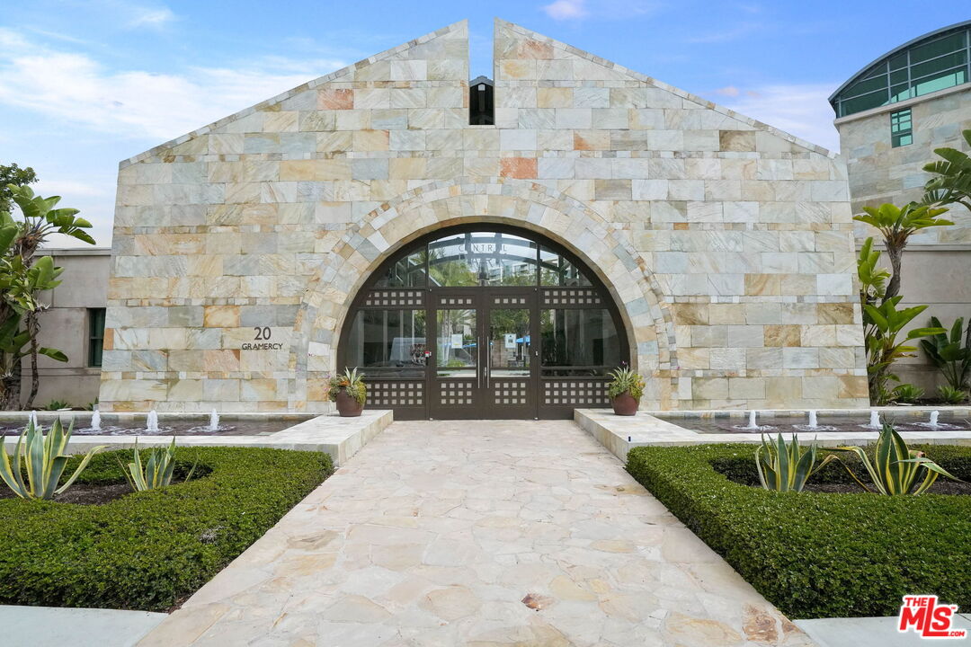 402 Rockefeller, Unit 406 Irvine, CA 92612 - Photo 32 of 33 a view of yard with outdoor seating and entertaining space