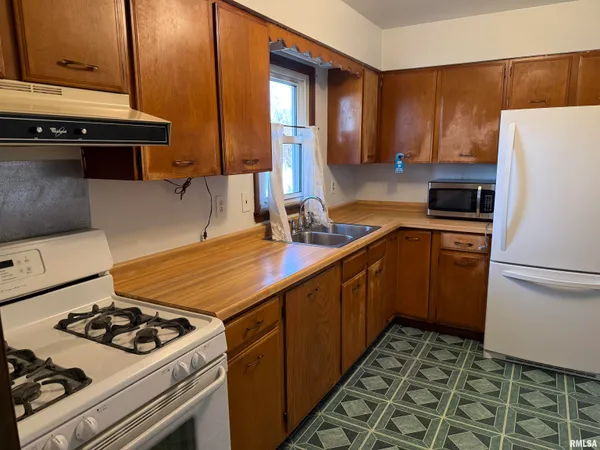 $119,900 | 428 Pendik Street, Jacksonville, IL 62650