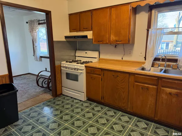 $119,900 | 428 Pendik Street, Jacksonville, IL 62650