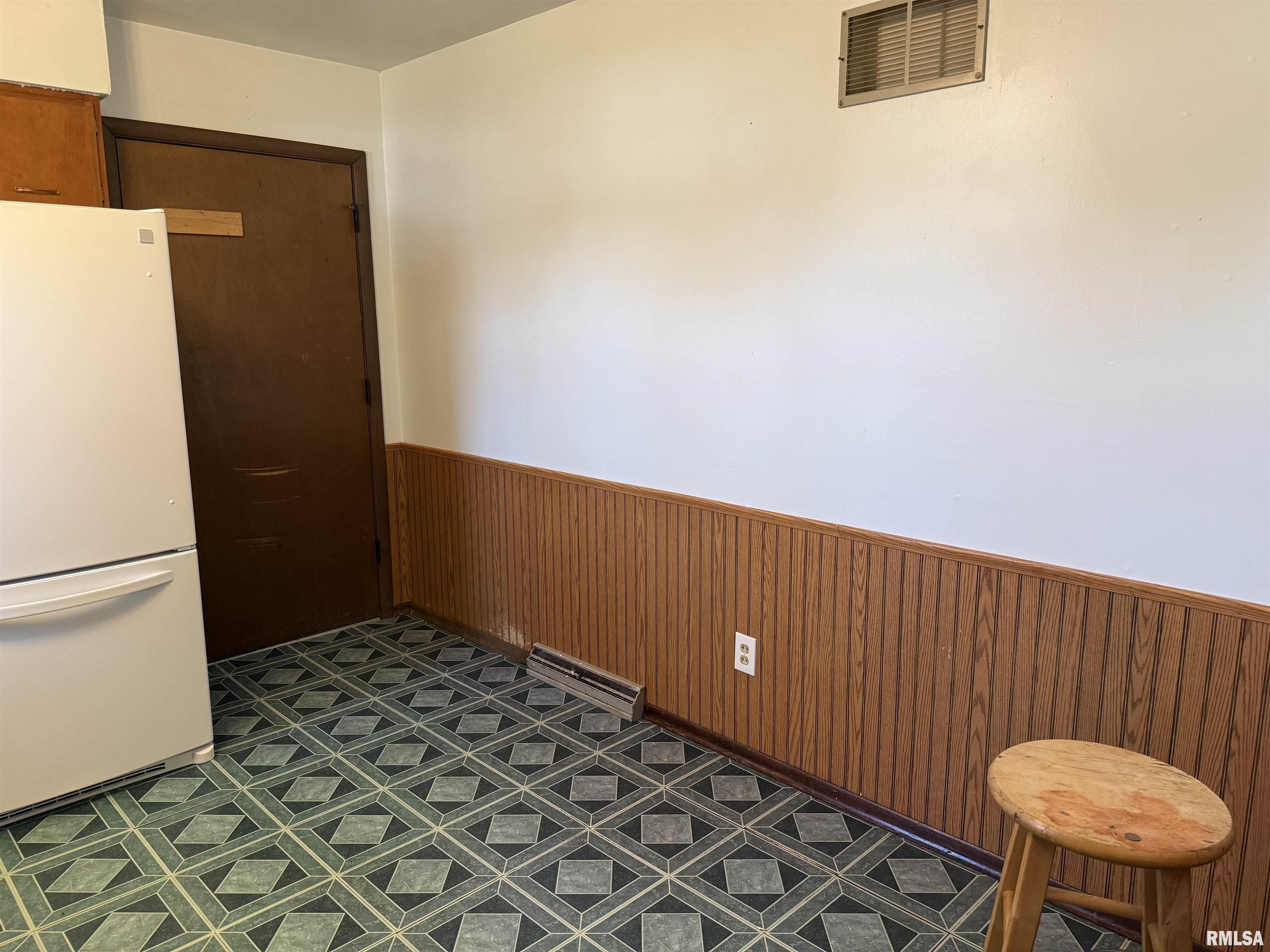 428 Pendik Street Jacksonville, IL 62650 - Photo 10 of 22