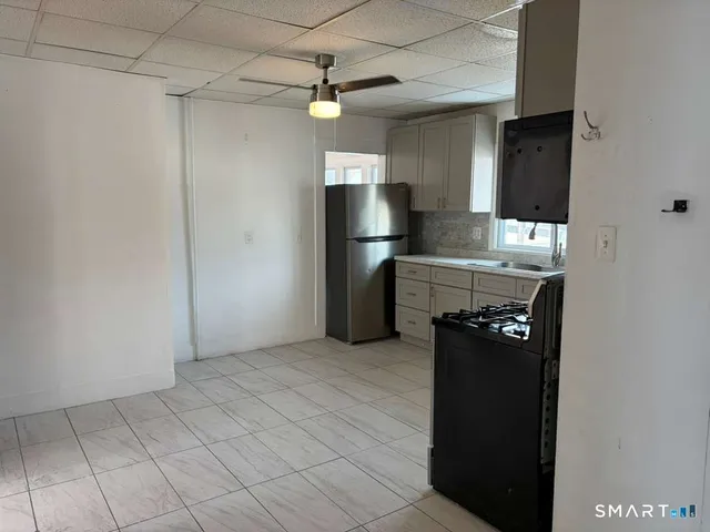 $1,700 | 1821 East Main Street, Unit 2, Waterbury, CT 06705