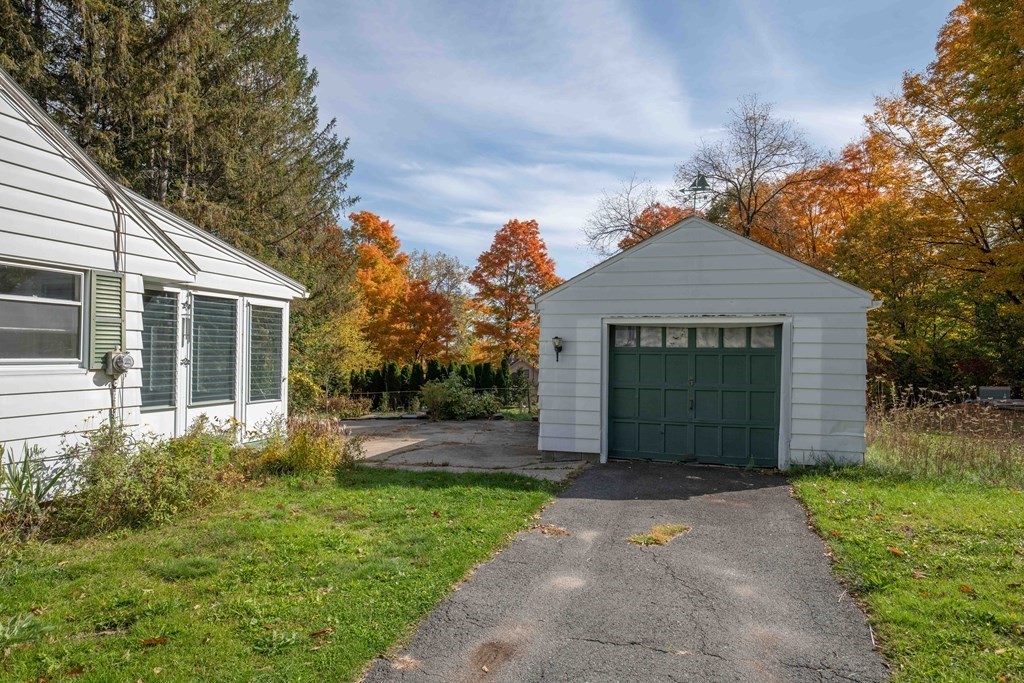 30 Baker Hill Road Northampton, MA 01062 - Photo 3 of 23 Gallery Image 3