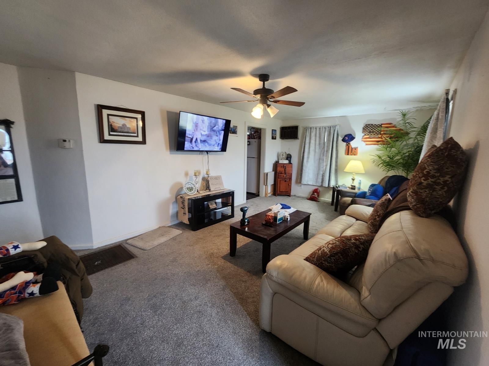 514 North 11th Street Nyssa, OR 97913 - Photo 3 of 33 Living area with carpet and ceiling fan