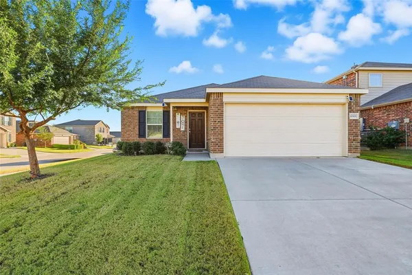 $2,295 | 10101 Newtown Drive, Fort Worth, TX 76036