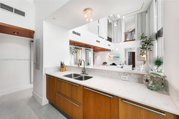$18,500 | 101 20th Street, Unit THB 1505, Miami Beach, FL 33139