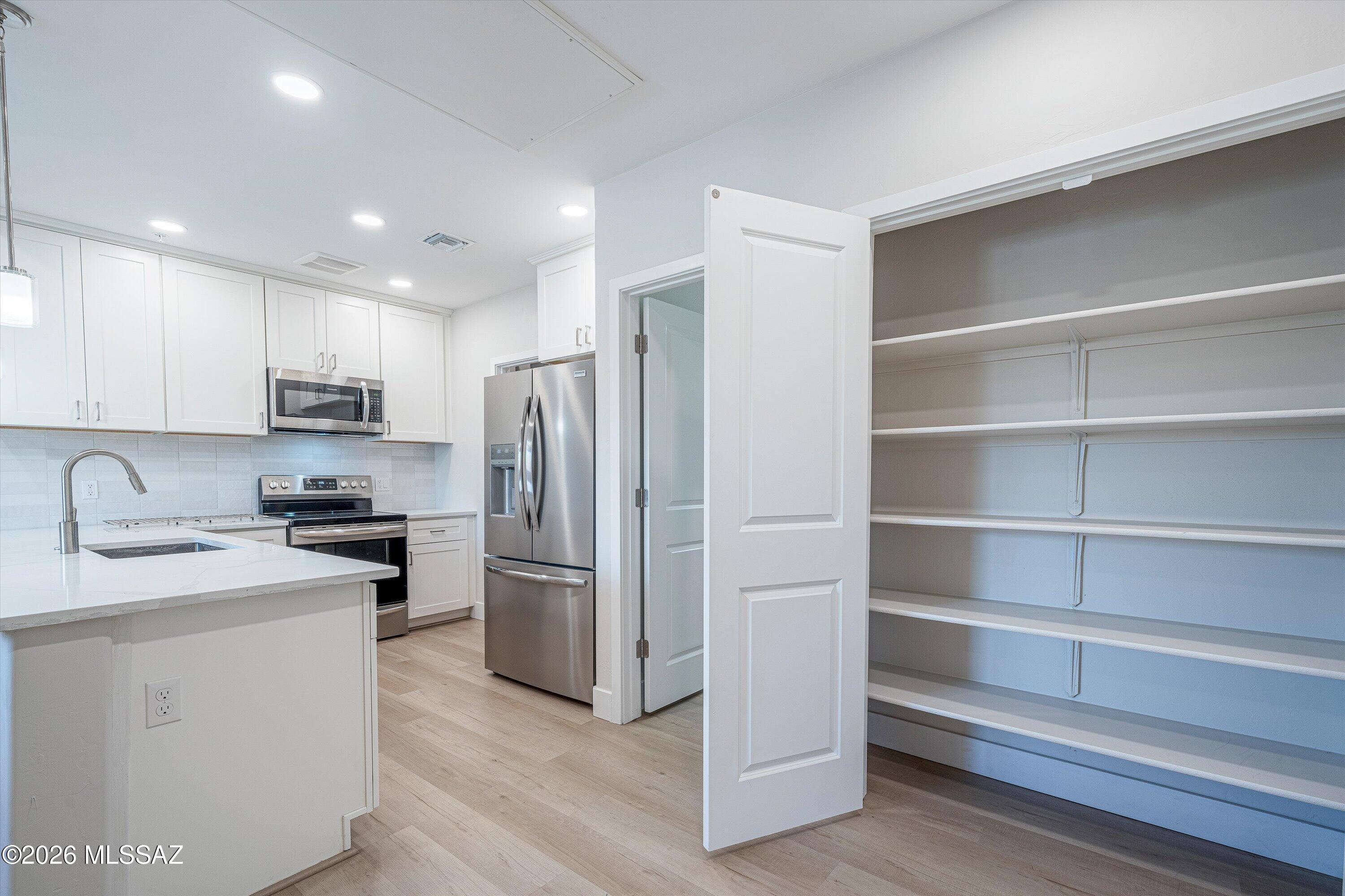 2042 East River Road, Unit 204 Tucson, AZ 85718 - Photo 18 of 28 17-Pantry