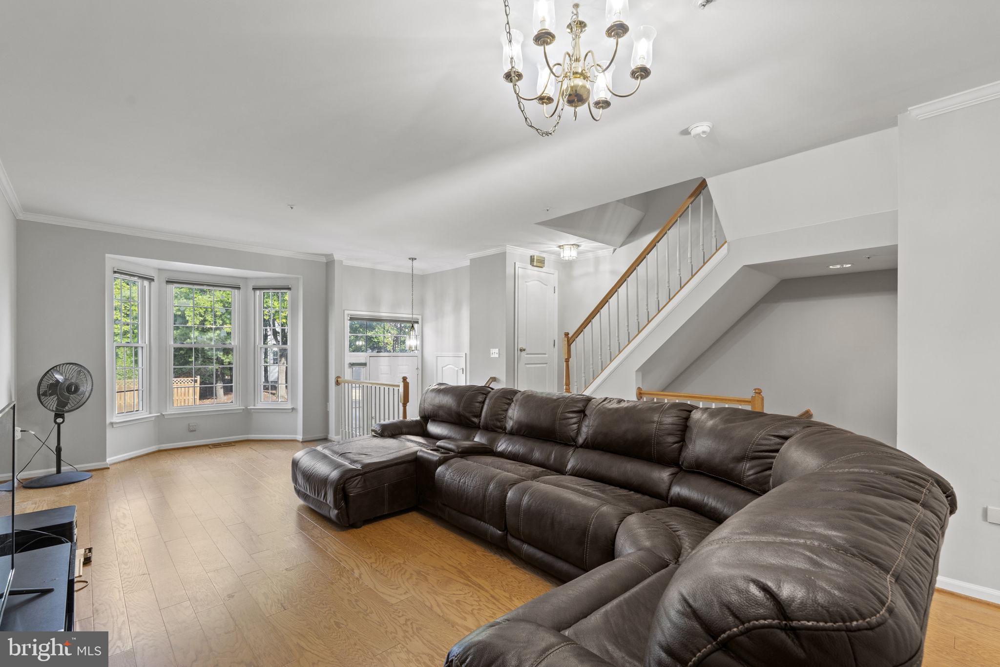 2652 Cameron Way Frederick, MD 21701 - Photo 11 of 32 Living Room