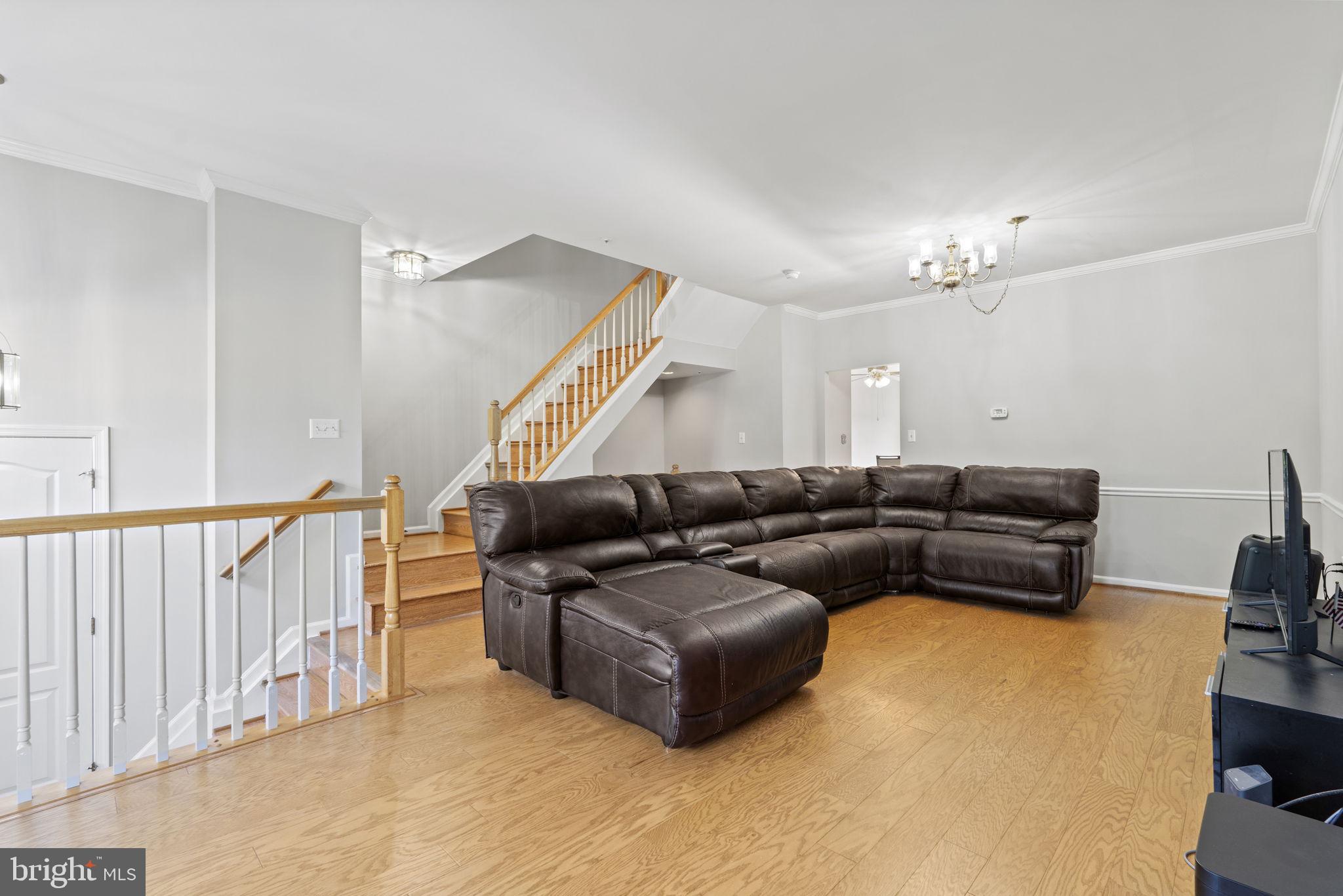 2652 Cameron Way Frederick, MD 21701 - Photo 5 of 32 Living Room