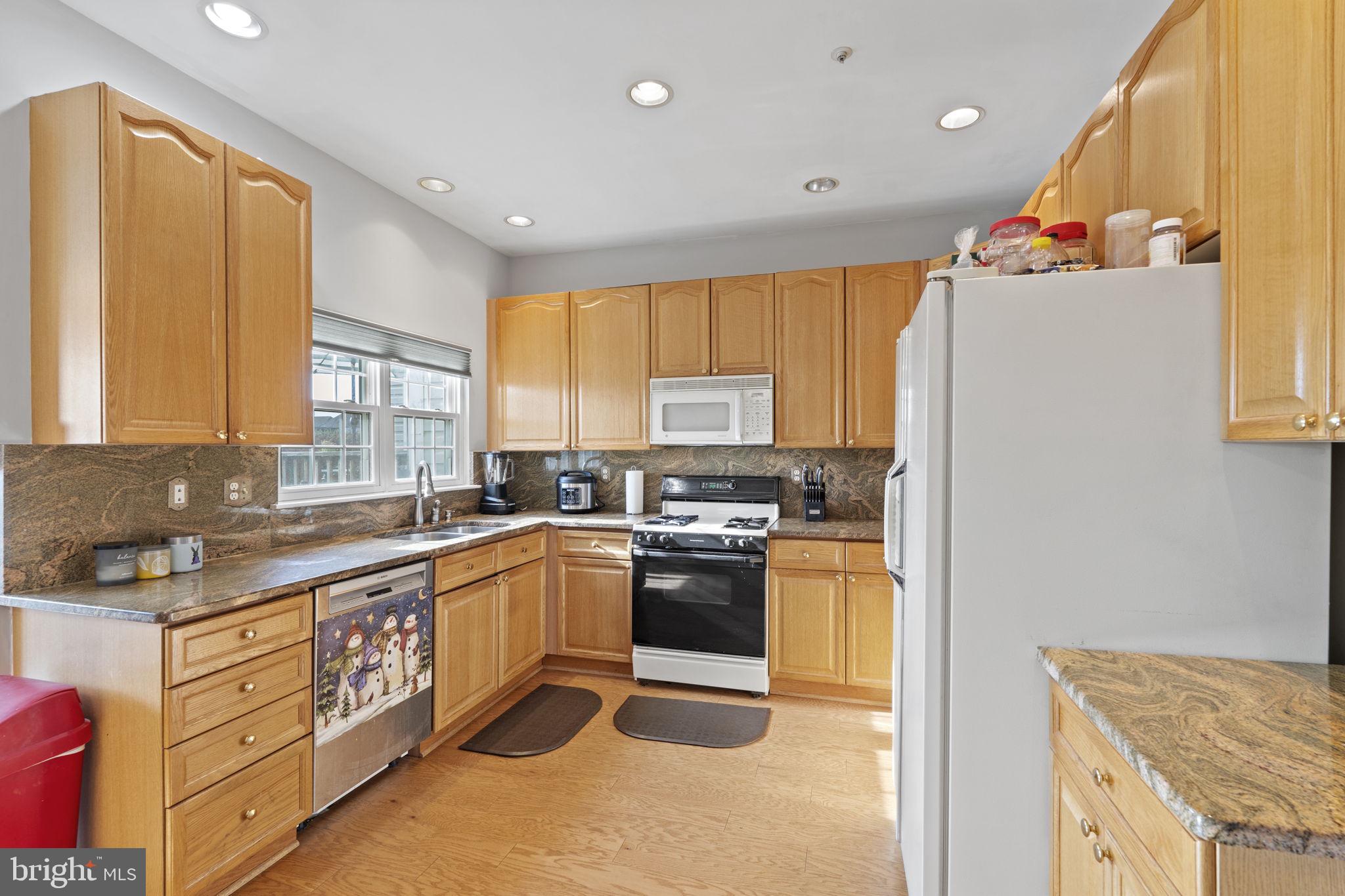 2652 Cameron Way Frederick, MD 21701 - Photo 8 of 32 Kitchen