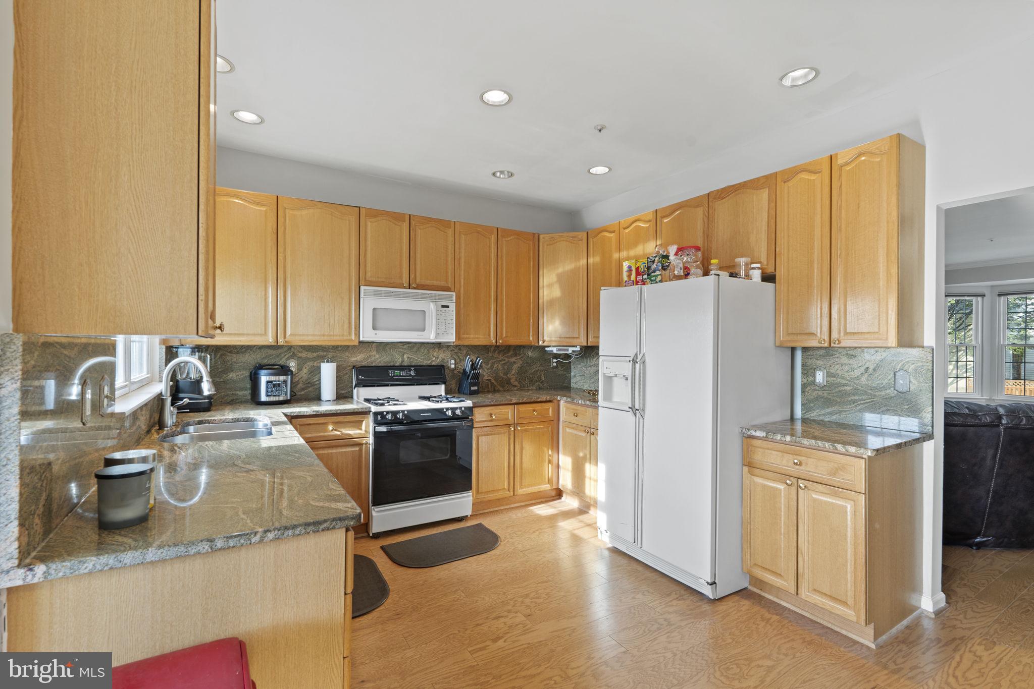 2652 Cameron Way Frederick, MD 21701 - Photo 9 of 32 Kitchen