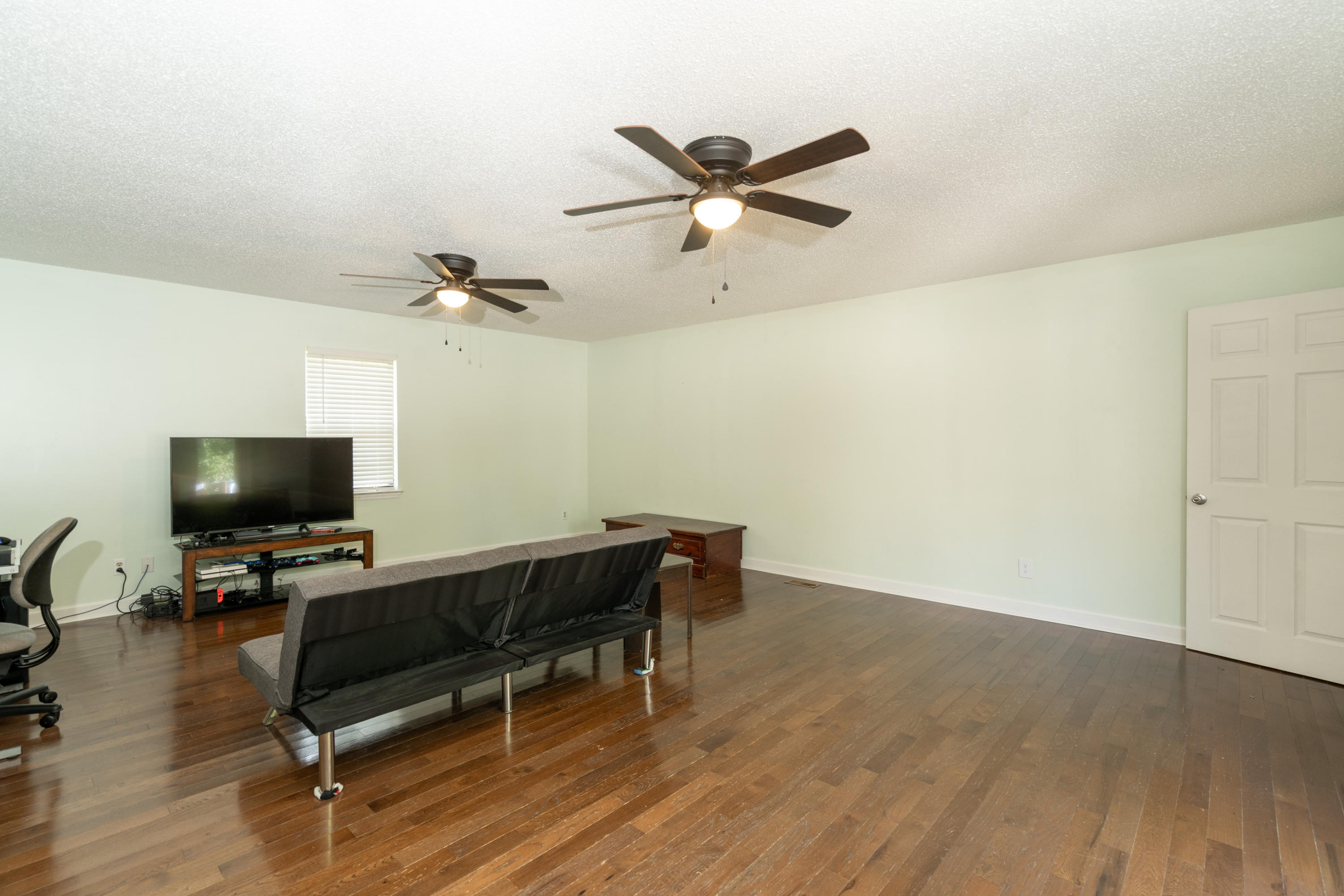 2706 Banks Road Chattanooga, TN 37421 - Photo 13 of 32 Large Room Area