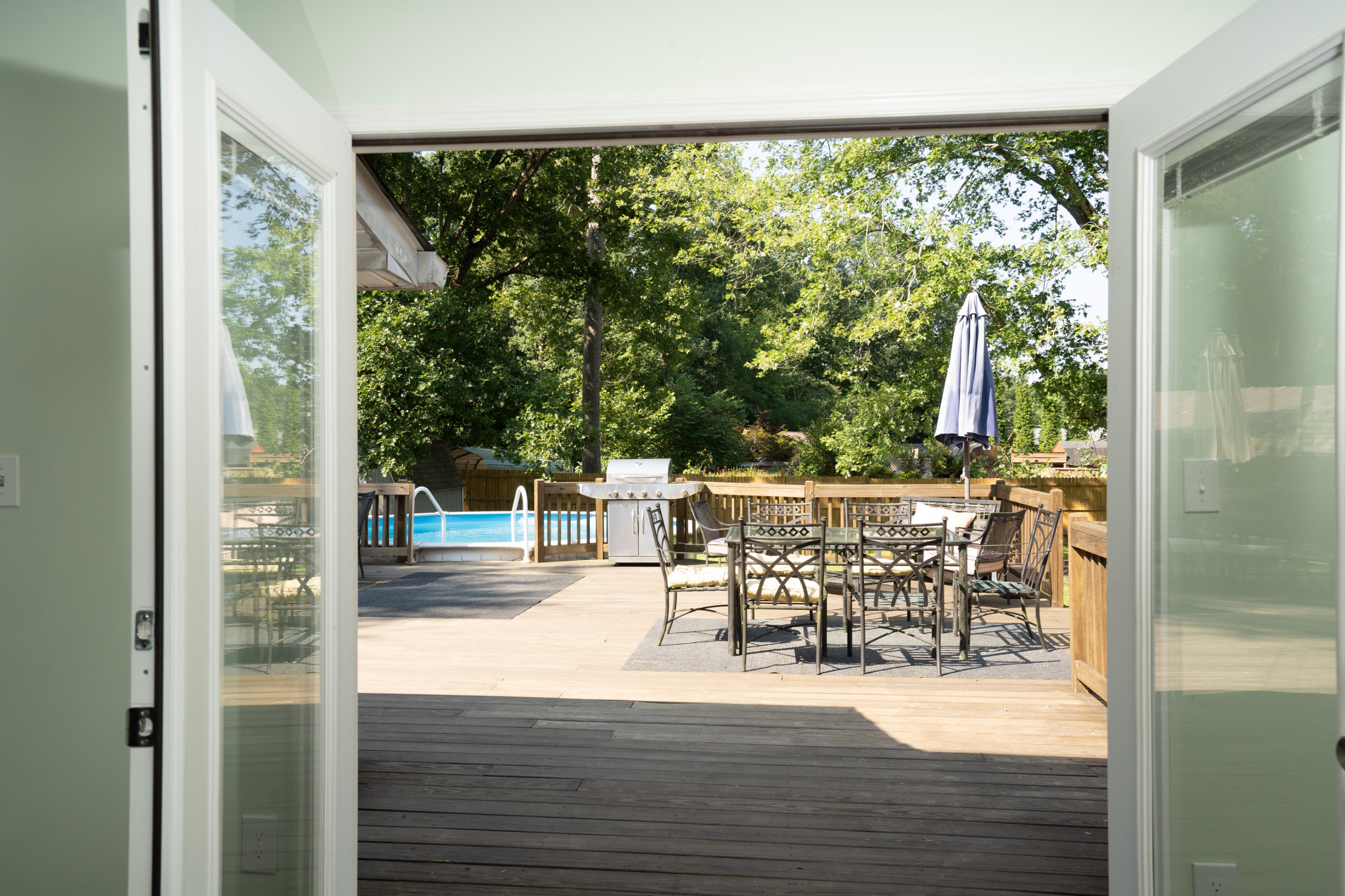2706 Banks Road Chattanooga, TN 37421 - Photo 14 of 32 Large Room Deck Connection