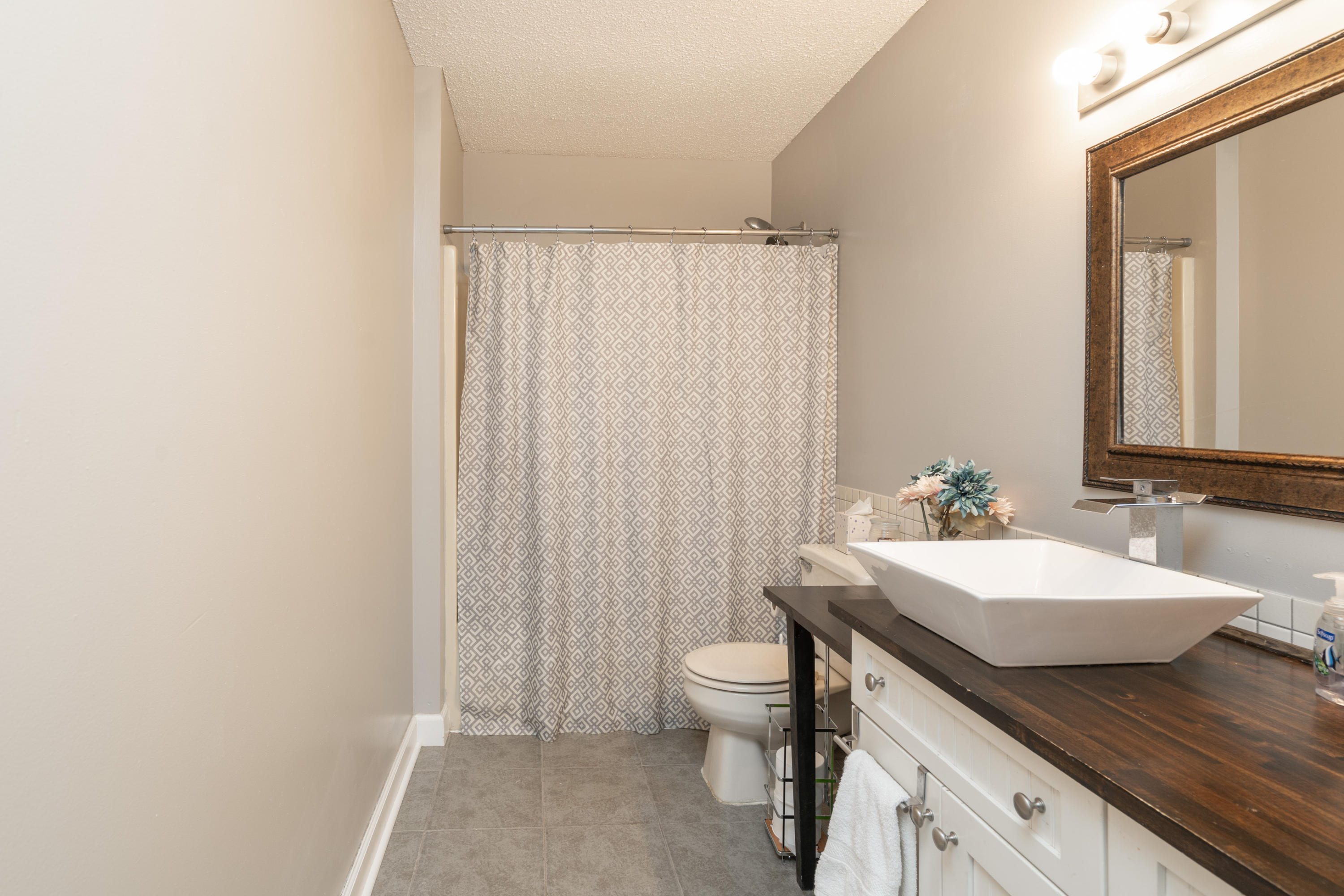 2706 Banks Road Chattanooga, TN 37421 - Photo 19 of 32 Bathroom 2