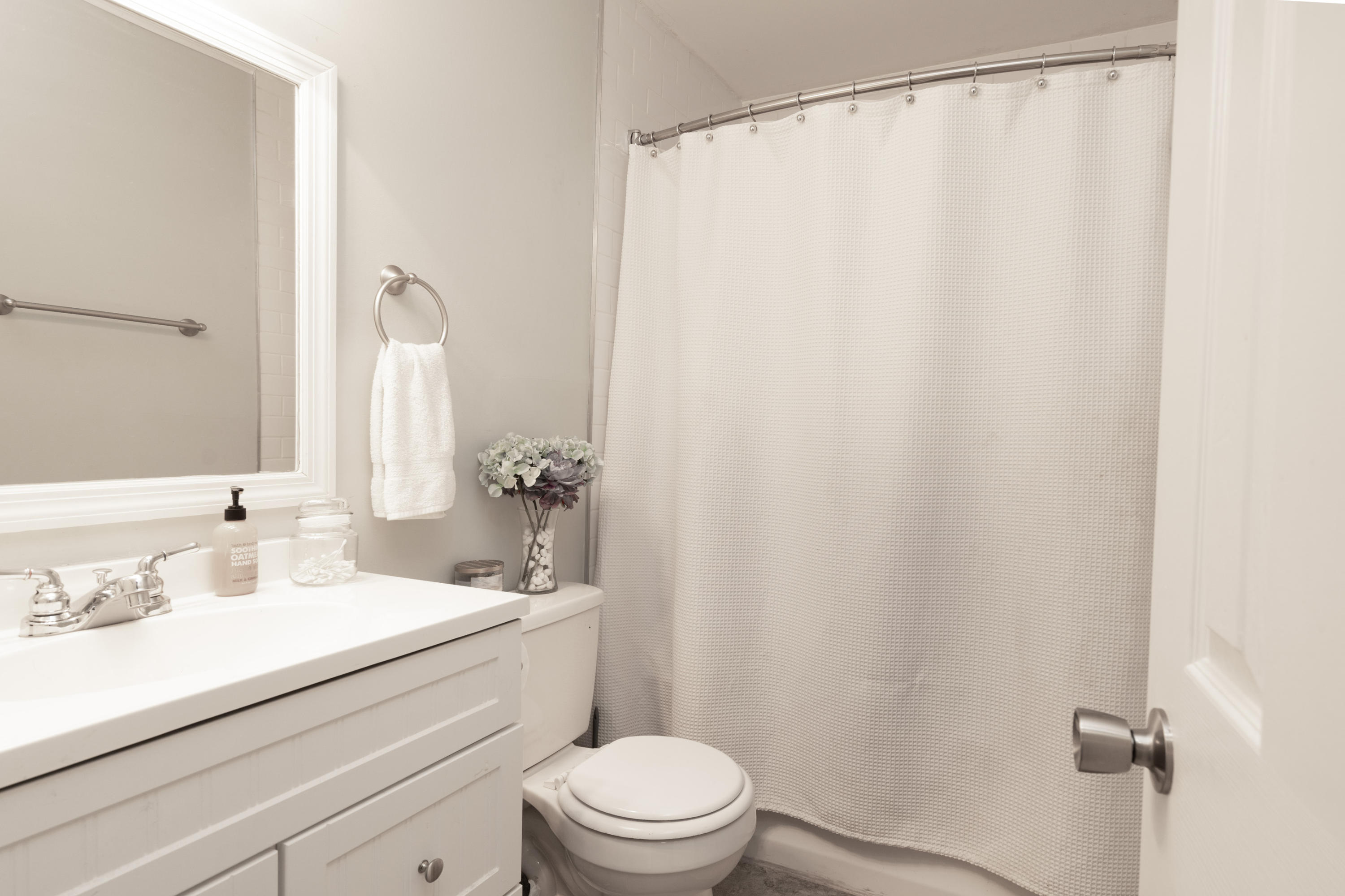 2706 Banks Road Chattanooga, TN 37421 - Photo 24 of 32 Bathroom 1