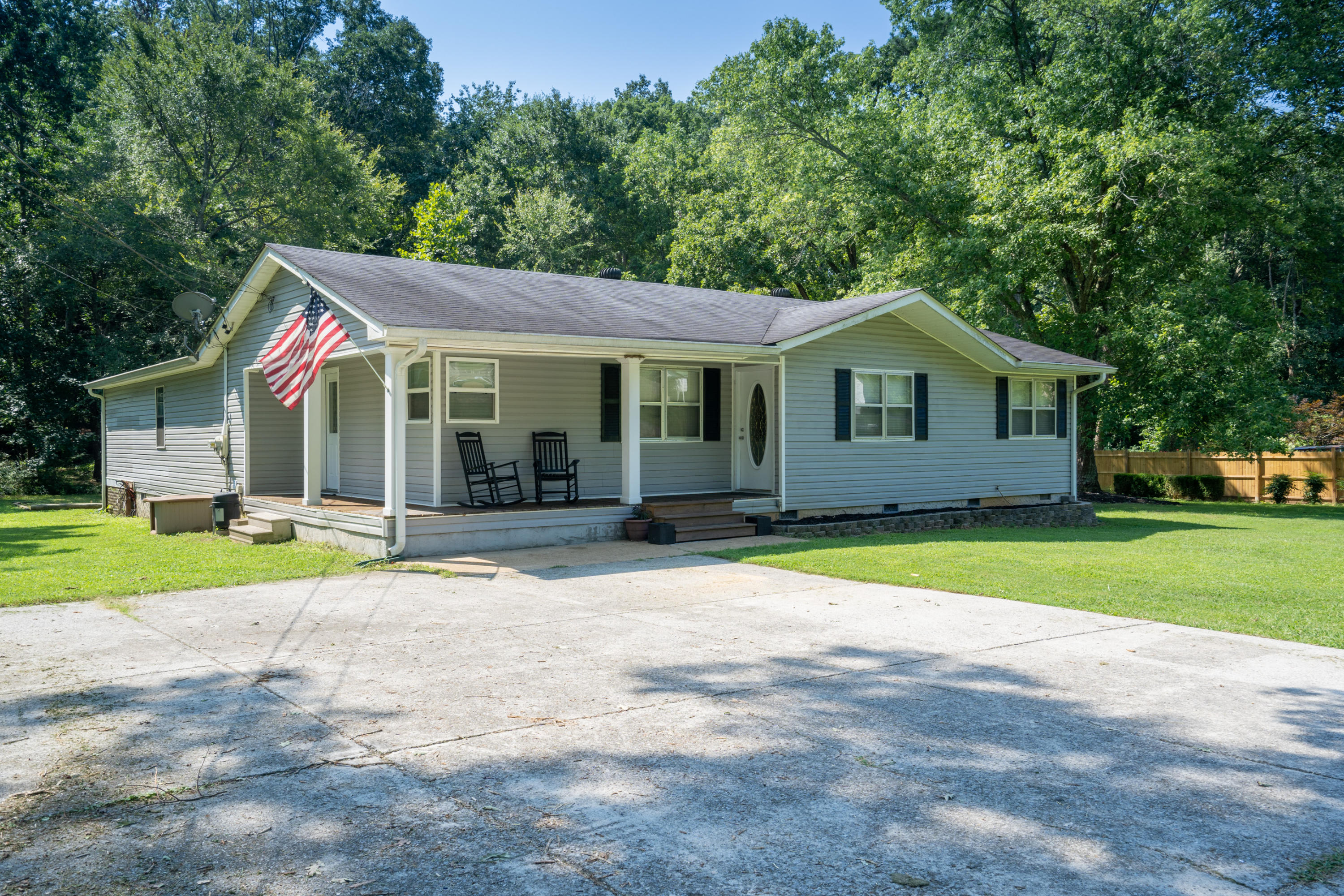 2706 Banks Road Chattanooga, TN 37421 - Photo 4 of 32 Exterior