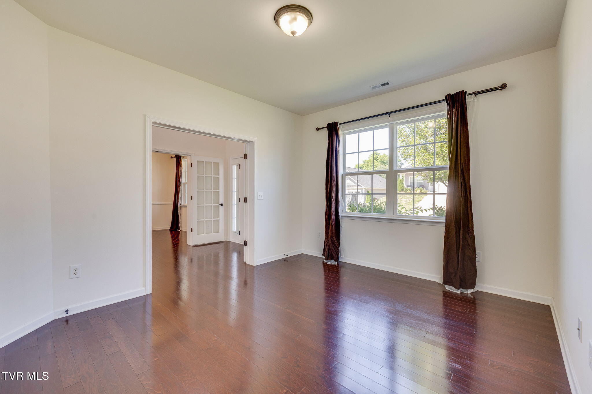 587 Suffolk Road Johnson City, TN 37615 - Photo 8 of 56 008