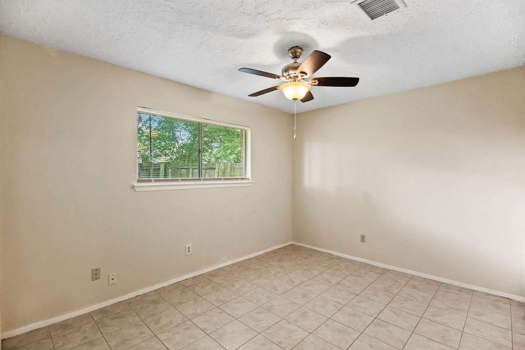 9718 Shady Tree Lane Houston, TX 77086 - Photo 16 of 26