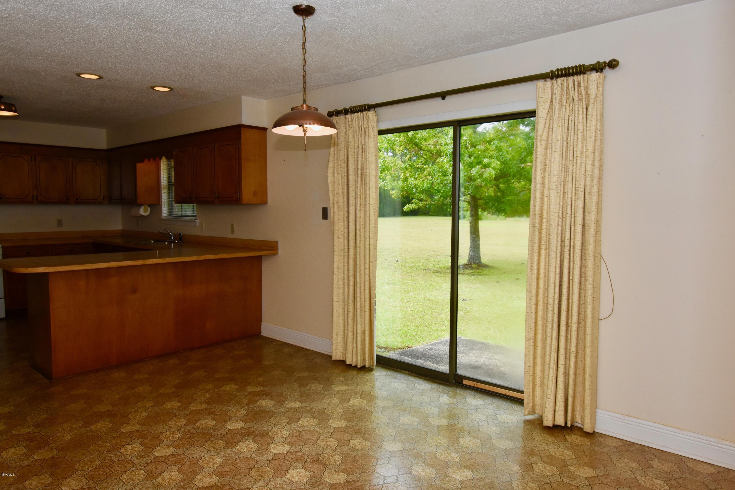 21340 Daugherty Road Long Beach, MS 39560 - Photo 8 of 36 DSC_9585