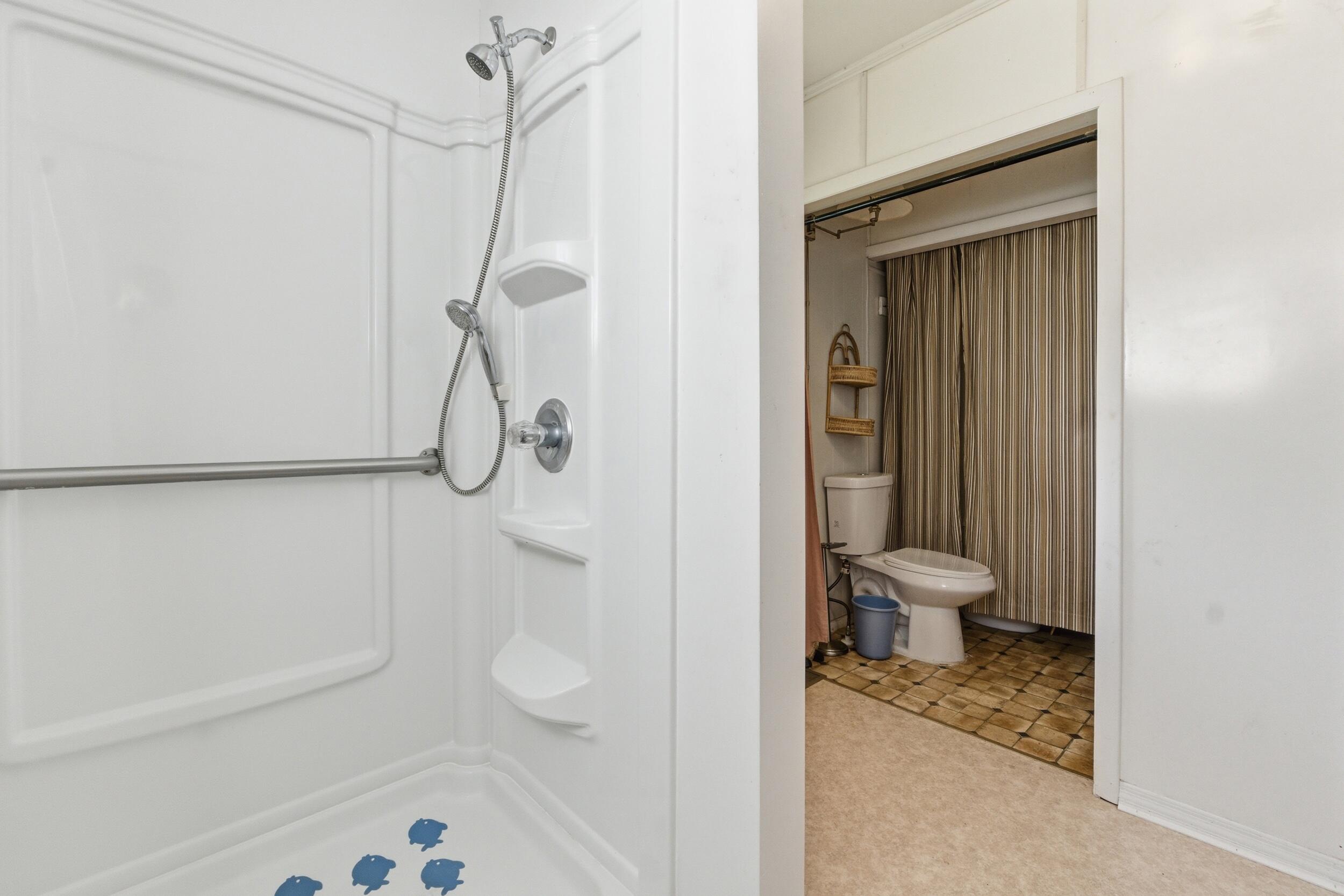 1000 Hill Crest Road Hixson, TN 37343 - Photo 12 of 31 First Bathroom