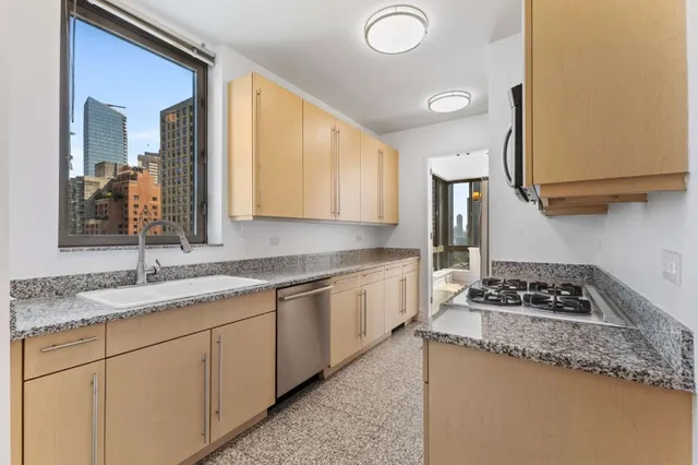 $2,350,000 | 2 Columbus Avenue, Unit 20B | Upper West Side