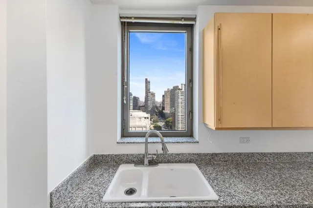 $2,350,000 | 2 Columbus Avenue, Unit 20B | Upper West Side