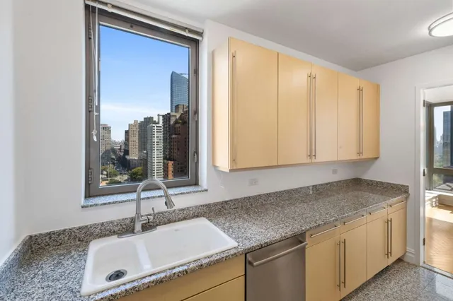$2,350,000 | 2 Columbus Avenue, Unit 20B | Upper West Side