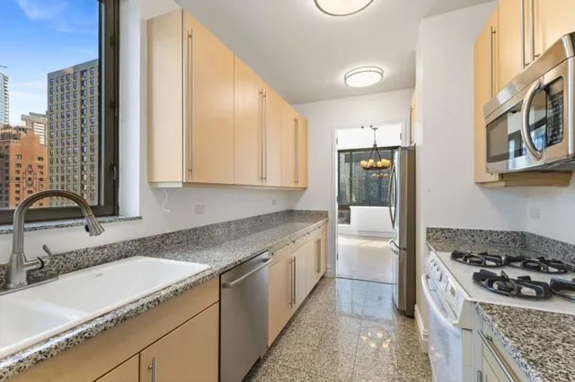 $2,350,000 | 2 Columbus Avenue, Unit 20B | Upper West Side