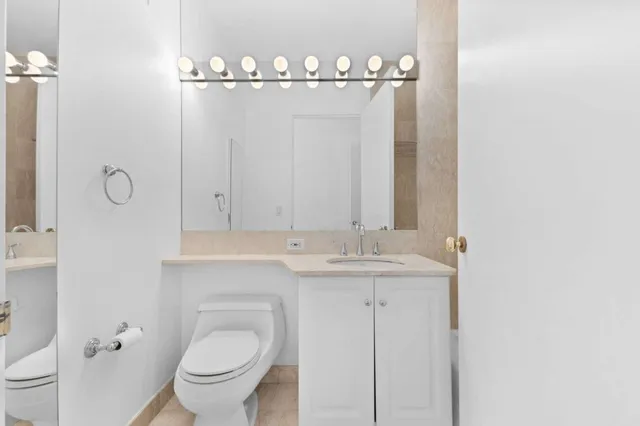 $2,350,000 | 2 Columbus Avenue, Unit 20B | Upper West Side