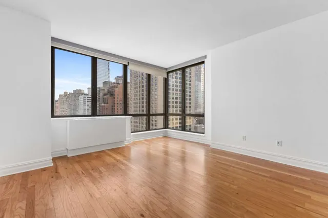 $2,350,000 | 2 Columbus Avenue, Unit 20B | Upper West Side