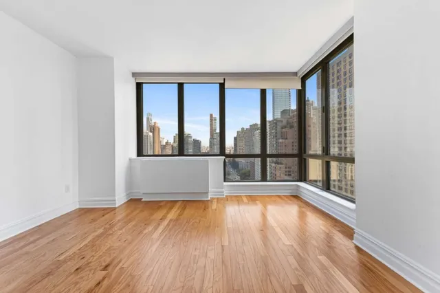 $2,350,000 | 2 Columbus Avenue, Unit 20B | Upper West Side