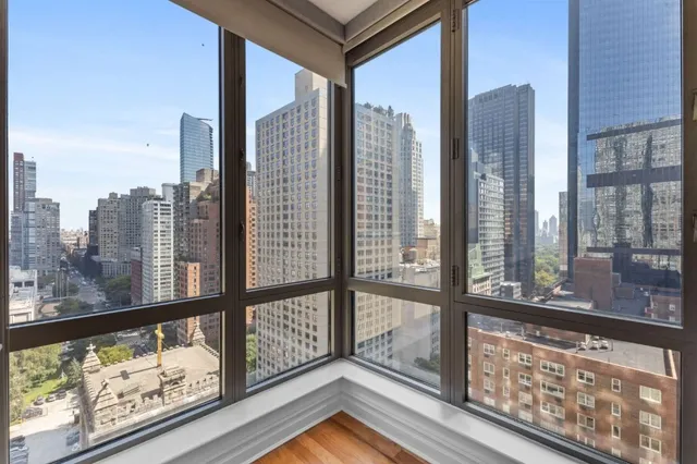 $2,350,000 | 2 Columbus Avenue, Unit 20B | Upper West Side