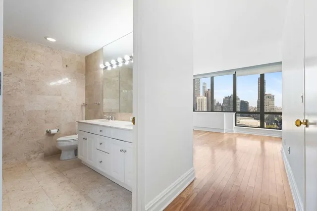 $2,350,000 | 2 Columbus Avenue, Unit 20B | Upper West Side