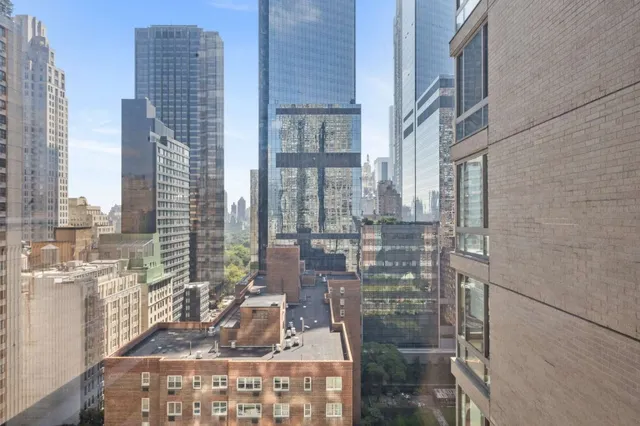 $2,350,000 | 2 Columbus Avenue, Unit 20B | Upper West Side