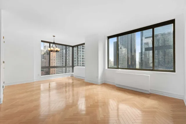 $2,350,000 | 2 Columbus Avenue, Unit 20B | Upper West Side