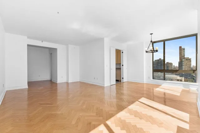 $2,350,000 | 2 Columbus Avenue, Unit 20B | Upper West Side