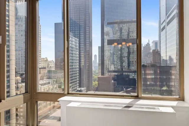 $2,350,000 | 2 Columbus Avenue, Unit 20B | Upper West Side
