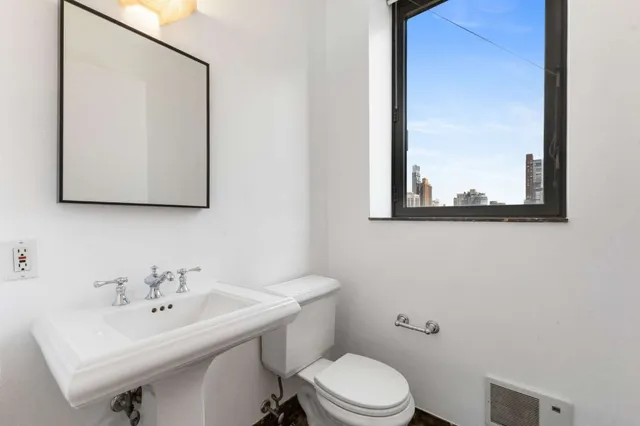$2,350,000 | 2 Columbus Avenue, Unit 20B | Upper West Side